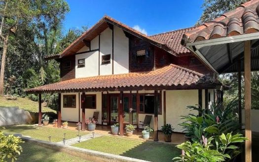 Increíble casa en Brisas de los Lagos a 30 minutos de la ciudad – MLS 17197