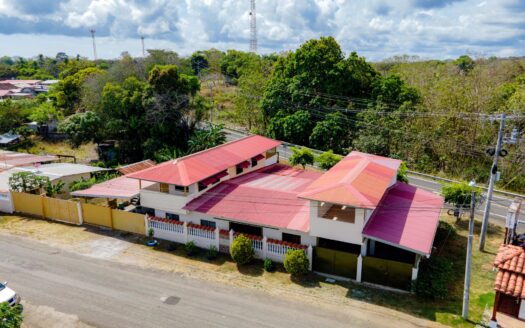 Amplia Casa con potencial Comercial en Pocrí Los Santos Panamá – MLS 21902