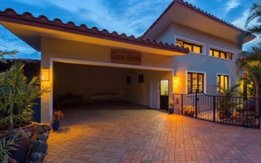 Altos del Maria Lujosa Residencia – MLS 21915
