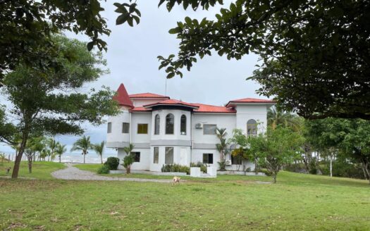 Su casa de playa de lujo en un terreno generoso – MLS 21382