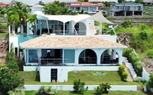 Lujosa Residencia Frente al Mar – MLS 22285