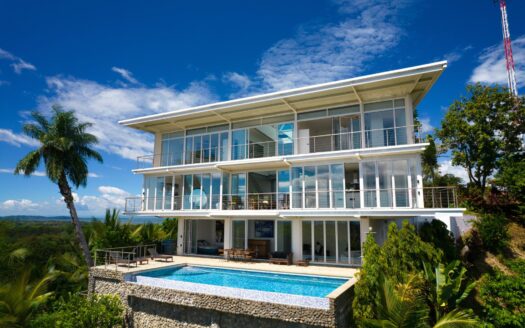 El Arte de Vivir: La Casa Soñada de un Arquitecto Francés – MLS 21750