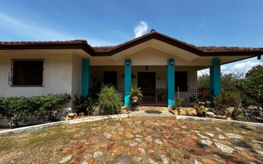 ENCANTADORA CASA EN VENTA EN BUENA VISTA – MLS 19677