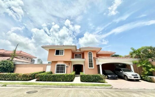 Casa en Palmeras del Este, Costa del Este. – MLS 21817