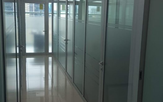 Se vende oficina Business Center, piso completo – MLS 22062