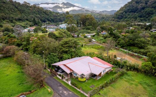 ¡Gran oferta! Casa de Lujo en Boquete – ¡Una Oportunidad de Inversión Prime – MLS 21704