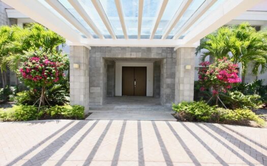 LUJOSA VILLA CON PISCINA – MLS 21688