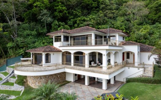 Casa ejecutiva de lujo con casita – MLS 21641