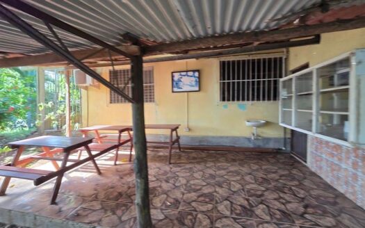 Espaciosa propiedad comercial – MLS 21995