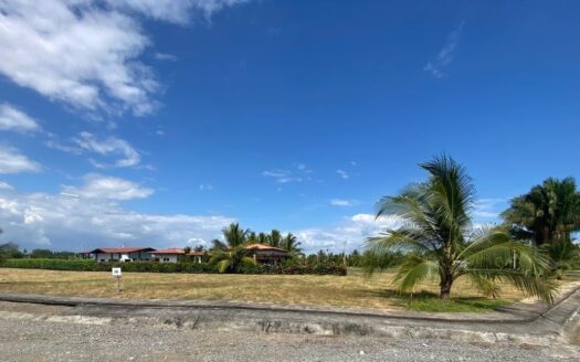 Lote para construir en CoCo Beach. A una cuadra de la playa – MLS 21623