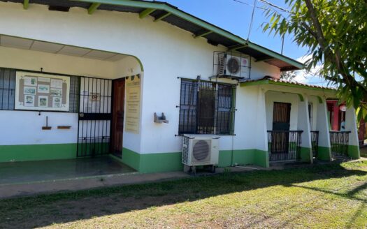 Casa u oficina en el centro de Las Lajas Chiriquí – cerca de la playa – MLS 21603