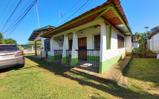 Casa u oficina en el centro de Las Lajas Chiriquí – cerca de la playa – MLS 21603