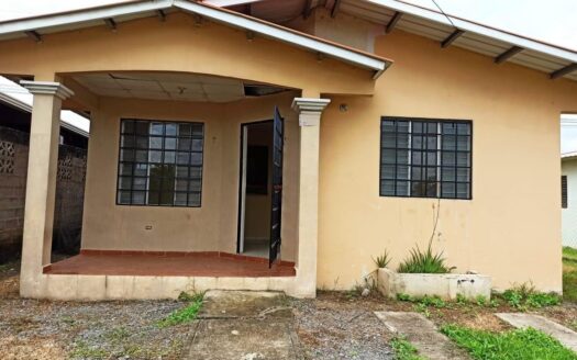 Se vende casa en Penonomé – MLS 22081