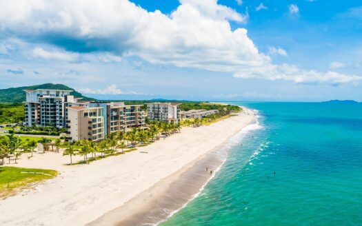 Villa Amueblada Frente al Mar en Playa Caracol – MLS 22075