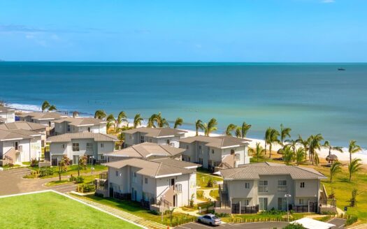 Villa Amueblada Frente al Mar en Playa Caracol – MLS 22075