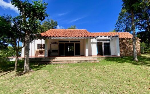 CASA COLONIAL, DOS HABITACIONES – MLS 22056