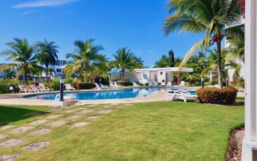 Se vende y alquila apartamento amoblado en P.H Playa Blanca, Villa Azul – MLS 21602