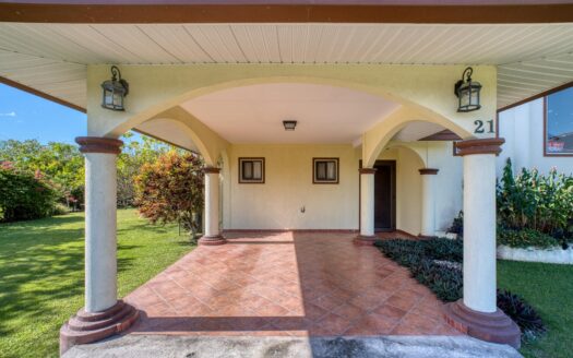 Impresionante casa adosada en Boquete Canyon Village – MLS 21531