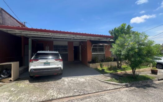 Venta de casa en Urbanización Las Lomas, Villa Lucre – MLS 20548