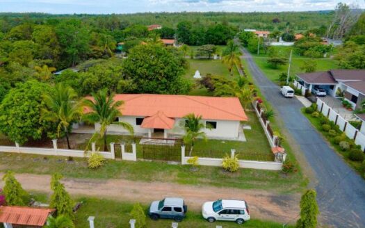 Hermosa Casa en San José Cerca de Coronado Panamá – MLS 18011