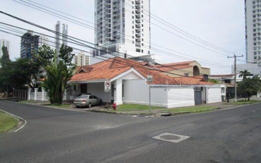 Casa 37, Calle Narciso Garay & Miguel Angel Paredes. – MLS 21512