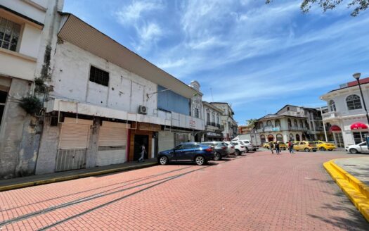 Propiedad en Venta en Plaza Santa Ana – 3 Locales Comerciales. – MLS 21962