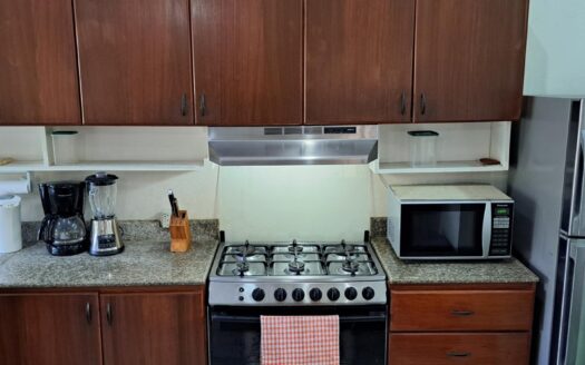 Villa de playa a solo 3 cuadras de la playa! – MLS 21420