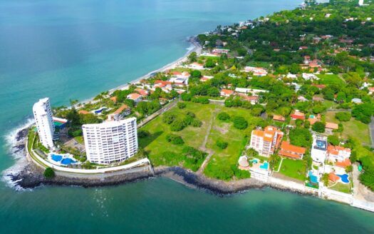 Globo de Terreno Frente al Mar en Coronado – MLS 21828