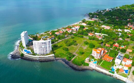 Globo de Terreno Frente al Mar en Coronado – MLS 21828