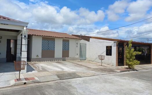 Se vende casa en Villas de Arraiján, Park Village – MLS 14265