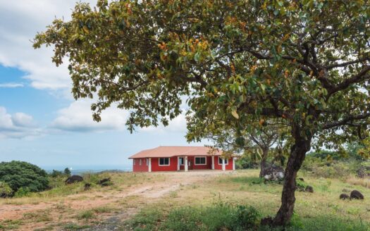 Nuevo Refugio de Montaña con Vistas Impresionantes – MLS 21787