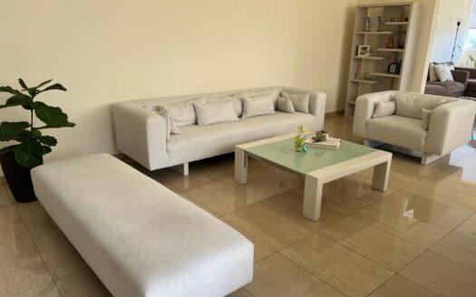 AMPLIO Y LUMINOSO APARTAMENTO EN PH PORTANOVA – MLS 21758