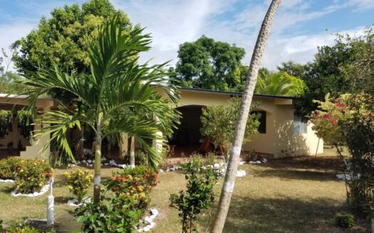 Lote de 1.4 hectáreas con casa de campo en Río Hato – MLS 21278