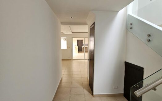 VENTA EN BRISAS DEL GOLF VILLA NAVONA – MLS 21077