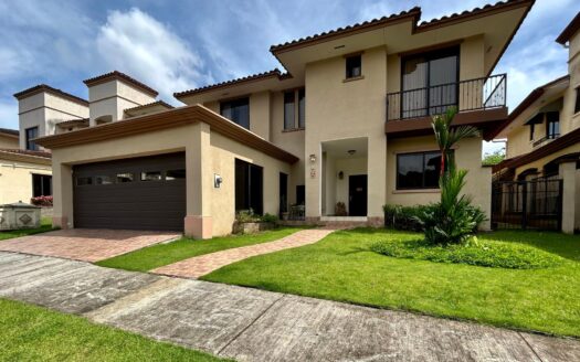 Casa de 3 habitaciones construida a medida en Embassy Club – MLS 21044