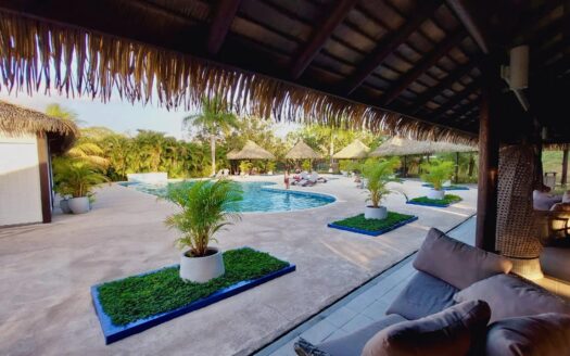 CASA DE DOS PISOS EN PARADISE POINT – MLS 20704
