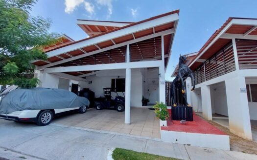 CASA DE DOS PISOS EN PARADISE POINT – MLS 20704