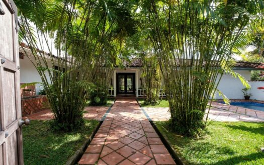 FINCA FAMILIAR DE LUJO EN VOLCAN – MLS 21362