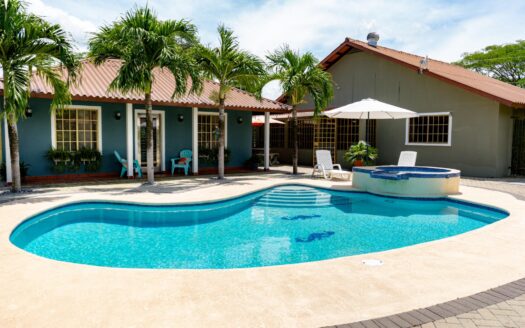 3 Casas en Una con Potencial de Alquiler Cerca de Coronado – MLS 20454