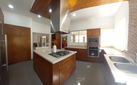 Costa Esmeralda – Espaciosa con vista al mar – – MLS 20973