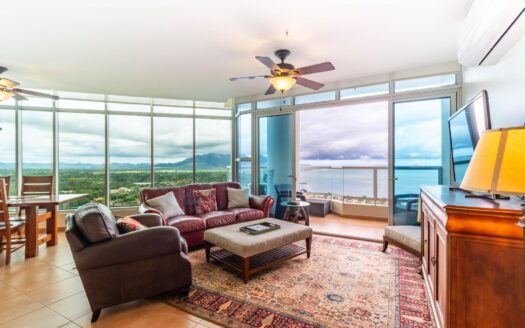 Amplio apartamento de una recámara en piso alto – MLS 20929