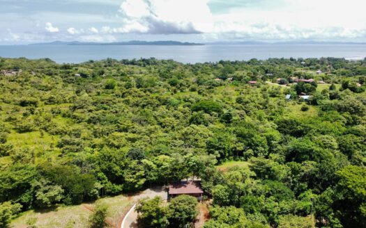 CABAÑA DE SURFISTAS EN LA COMUNIDAD DE TORIO HILLS – MLS 20960