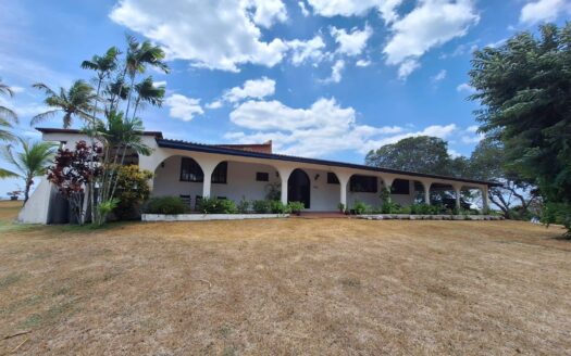 Casa y Finca de Playa en Las Guias – MLS 20309