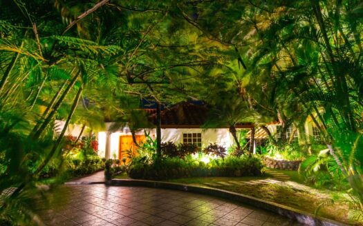 Punta Barco: Lujo con vistas al mar – MLS 20685