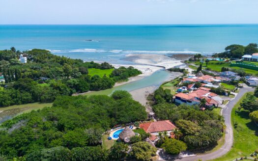 Punta Barco: Lujo con vistas al mar – MLS 20685