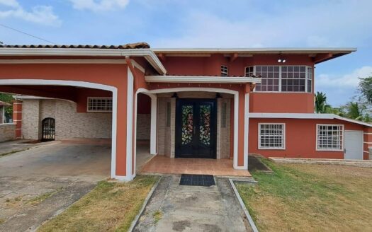 Se vende casa de dos niveles en La Chorrera, Panamá Oeste – MLS 20623
