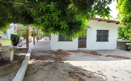 Casa Vía a El Valle de Antón. Amplio Terreno. Precio Negociable – MLS 20400