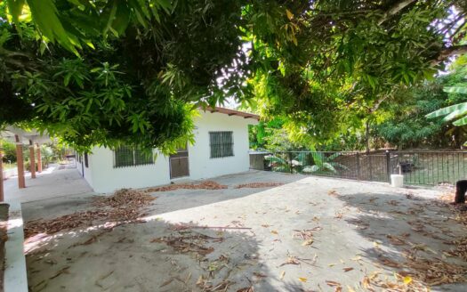 Casa Vía a El Valle de Antón. Amplio Terreno. Precio Negociable – MLS 20400