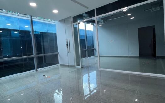 Alquiler de oficina de 135mts2, en Santa María Bus – MLS 21743