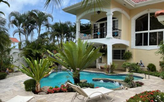 “Casa en venta en el Club de Golf de Coronado! – MLS 17536
